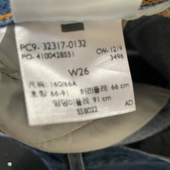 Levi’s 501 Dark wash shorts - Picture 4 of 4